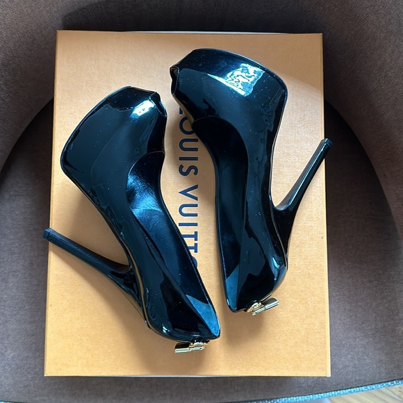 Louis Vuitton Oh Really! Patent Black Pumps - EU38 - Picture 7 of 14